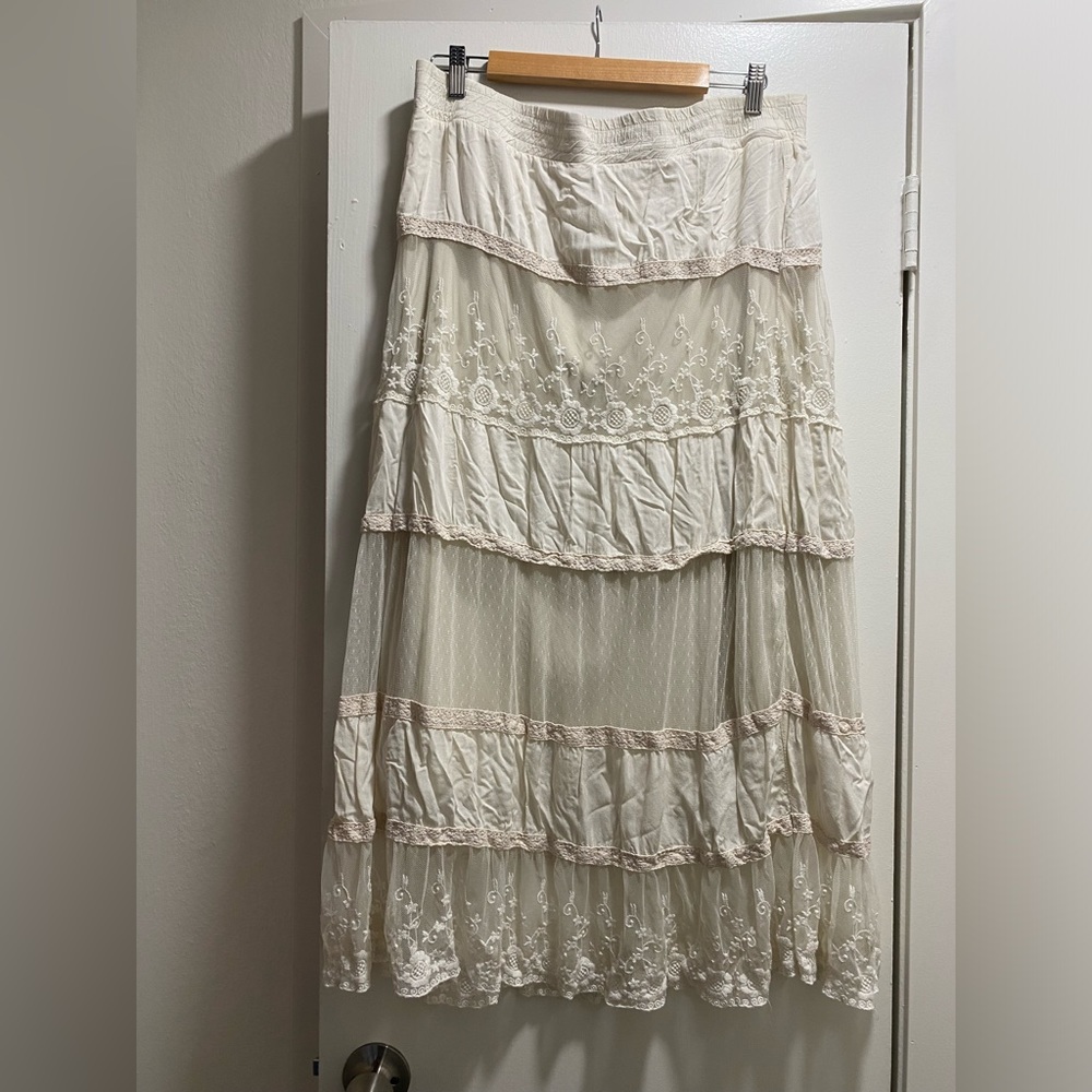 Off white lace details Tantrums skirt